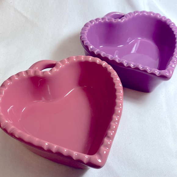 WILLIAMS SONOMA 2 HEART SHAPED BAKING DISHES BOWLS PINK PURPLE VALENTINES DAY - Picture 4 of 7